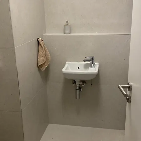 New Air Conditioned Apartment, Private Parking Apartman