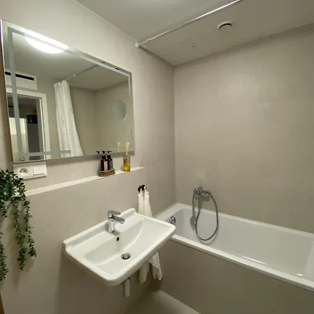New Air Conditioned Apartment, Private Parking
